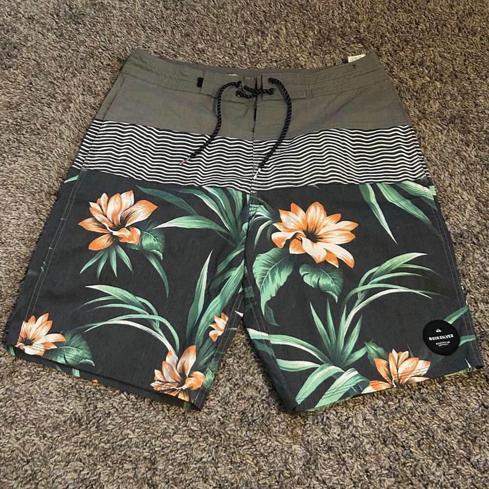 Quicksilver floral board shorts sz